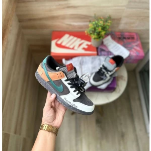 Men’s Nike SB Dunk Red Panda Remake Premium Sneakers