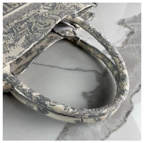 8dee9064-e2b0-47ce-b2c9-0b725e1653bf