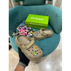 Men’s Crocs Classic Hiker Clog New with 4 Charm Jibbitz Free